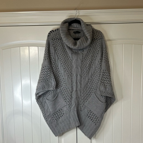 BCBG Max Azaria Wool Blend Oversized Layering Sweater in Gray. Size L/XL. - Picture 1 of 8